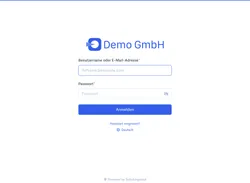 Login-Seite mit hochgeladenem Firmen-Logo über den Feldern für Benutzername und Passwort